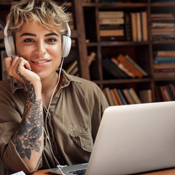 Was ist, wenn Studierende mehr als 20 Stunden wöchentlich arbeiten wollen, zum Beispiel in den Semesterferien?